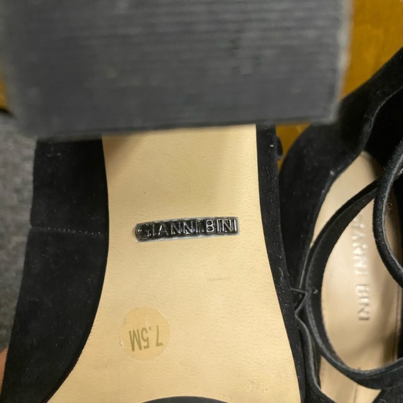 Black suede heels - Picture 3 of 3